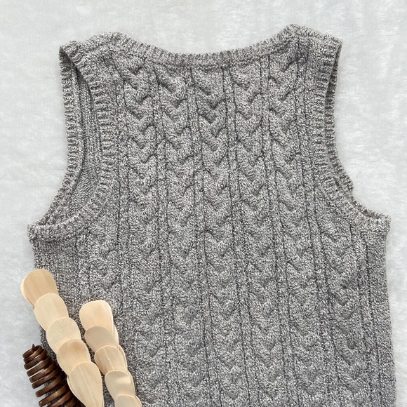 F21 Cable-knit Tank-top Sweater - Picture 3 of 3